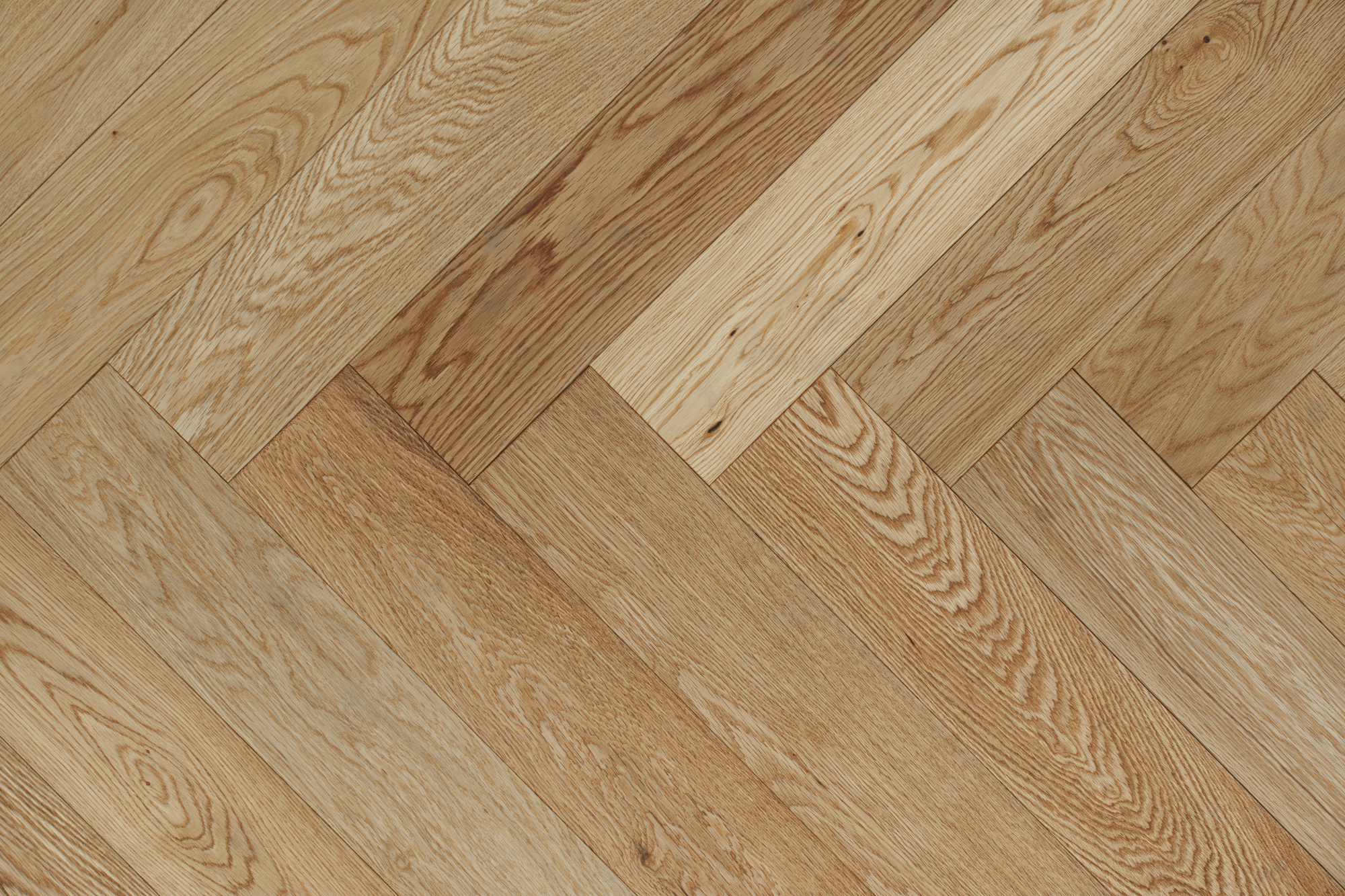 Паркетная доска AmberWood Венгерская елочка Дуб Натур бесцветное масло, браш 915х127х14 мм (0,93 м2/упак)